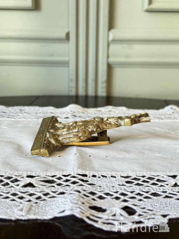 アンティークの真鍮オブジェ