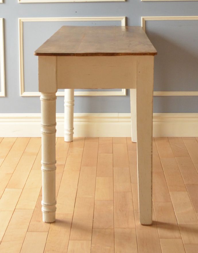 アンティークのデスク・書斎机 アンティーク家具 フランスのアンティーク家具、2トーンカラーのコンソールテーブル。脚のデザインが違うので、テイストに合わせて楽しめます。(k-553-f-2)