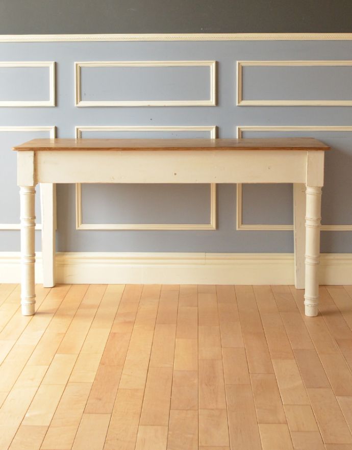 アンティークのデスク・書斎机 アンティーク家具 フランスのアンティーク家具、2トーンカラーのコンソールテーブル。高さが日本人にとっても使いやすいので、キッチンカウンターにもおすすめなんです。(k-553-f-2)