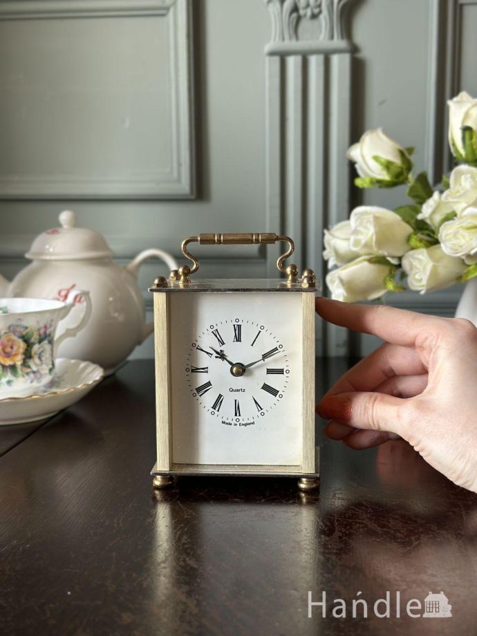 イギリスから届いたアンティークの時計、持ち手が付いたおしゃれな
