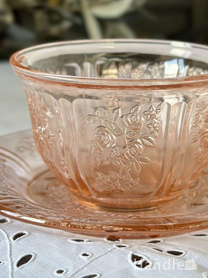 アンティークガラスのカップ&ソーサー