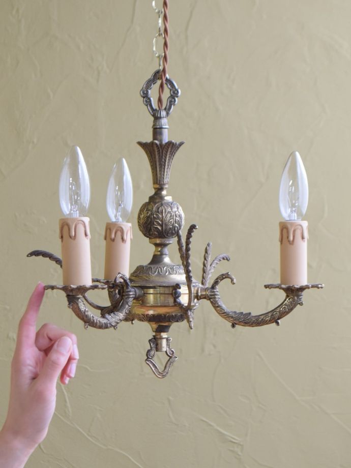 アンティークの真鍮製シャンデリア