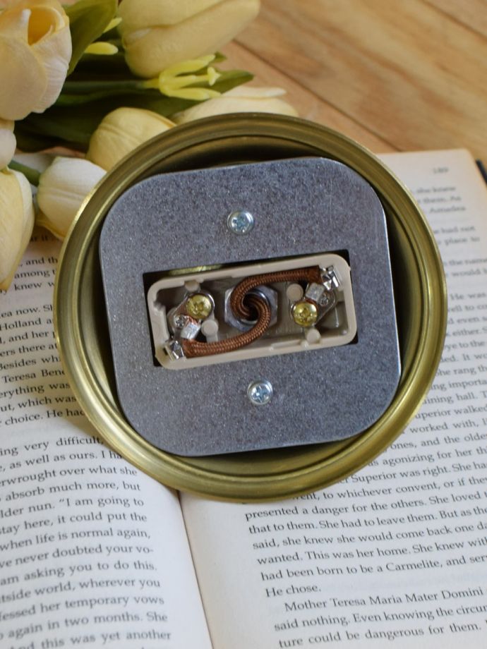 シャンデリアの取り付け方