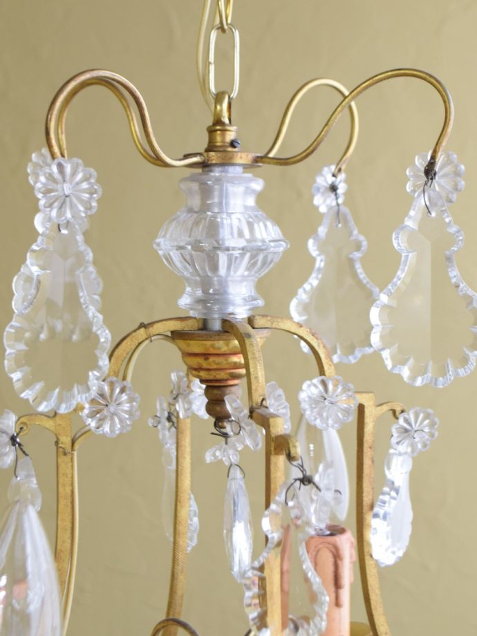 シャンデリアのガラスパーツ