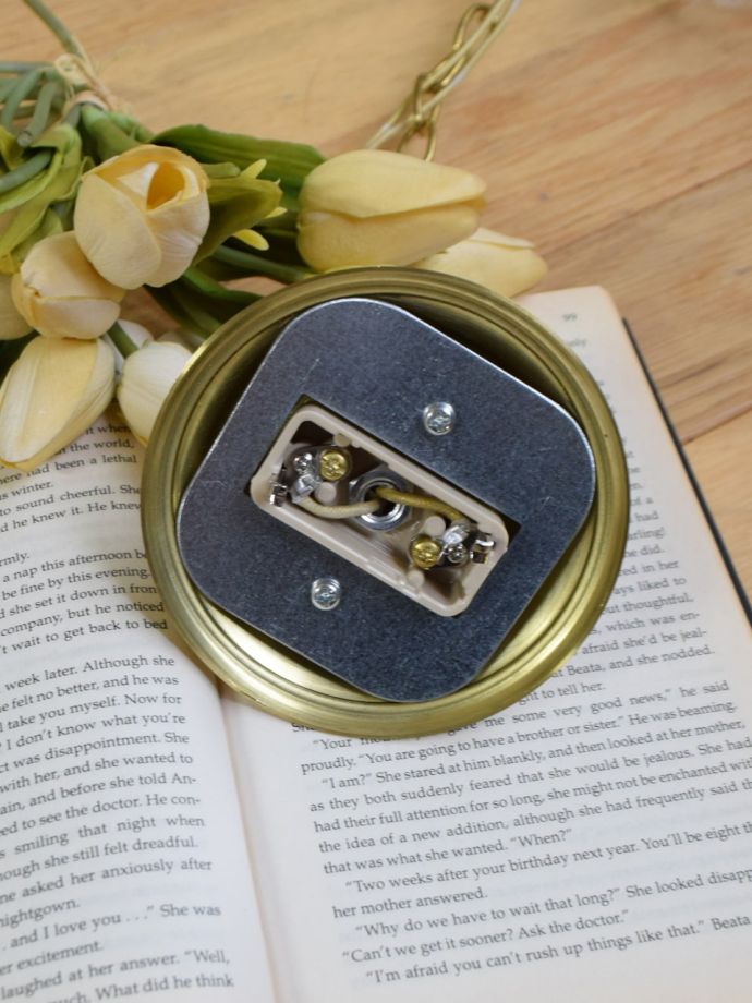 シャンデリアの取り付け方