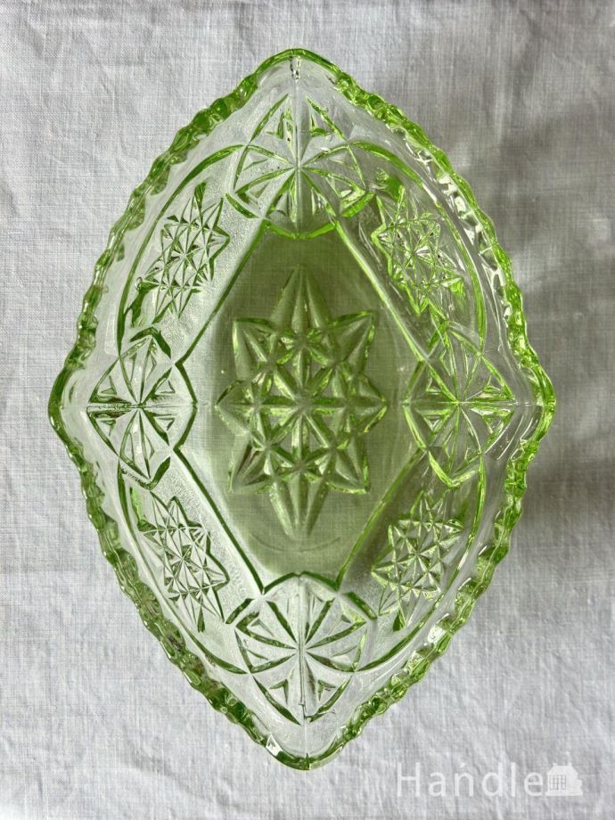 アンティーク 雑貨のガラス小物　アンティーク雑貨　ボウル　中サイズ　上から見るとこんな感じです。(pg-6371)