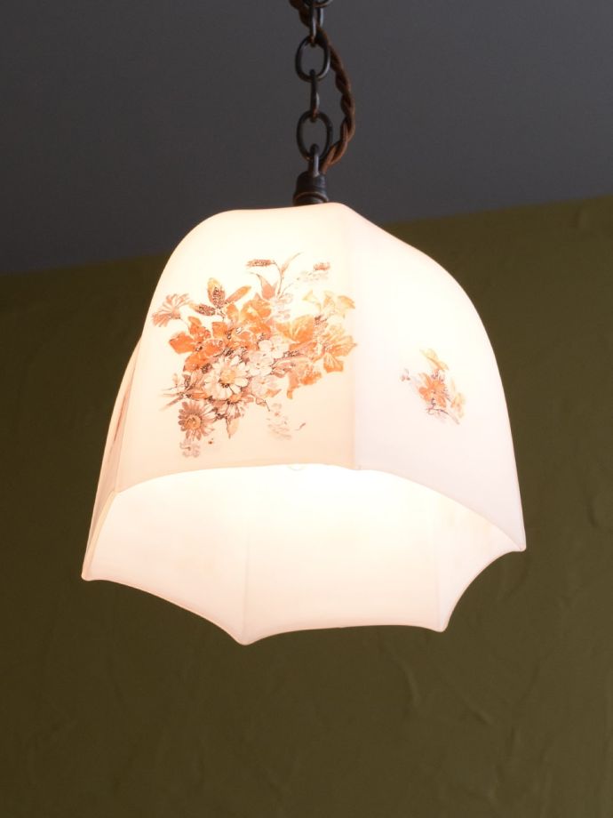 アンティーク照明の美しい灯り