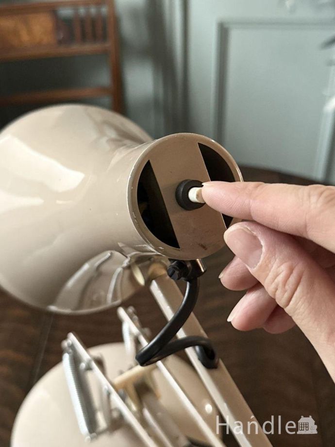 デスクランプのスイッチ