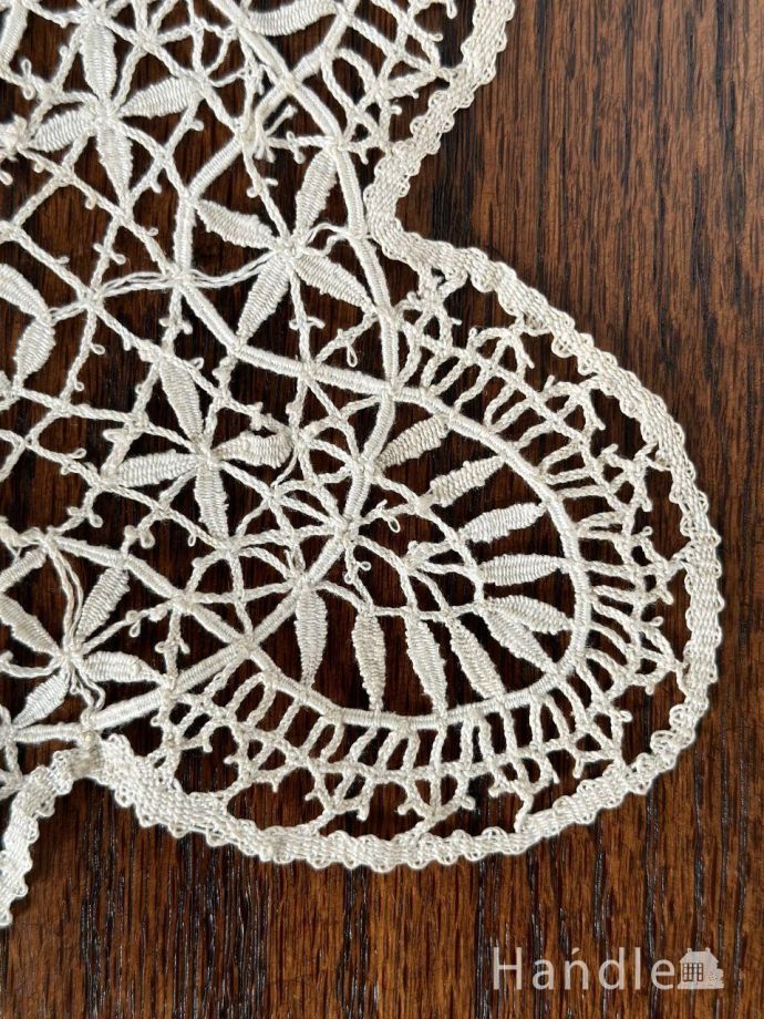 アンティークのドイリー