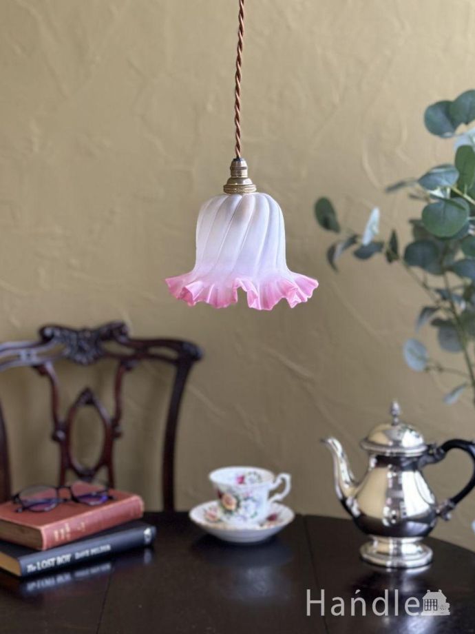 英国のアンティーク照明、クランベリー色の可愛いペンダントライト