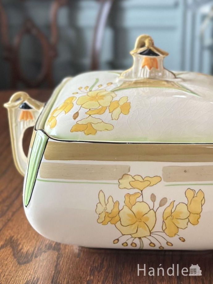 英国アンティークのチュリーン