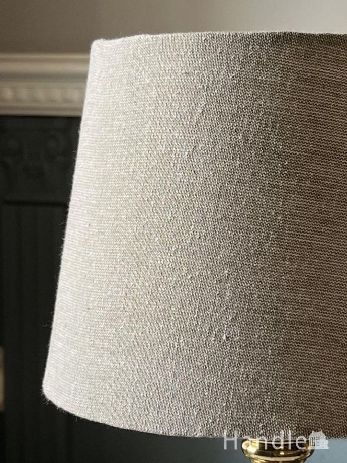 アンティークスタンド イギリスから届いたゴールド色のスタンド照明、アンティークのテーブル