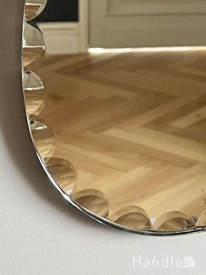 厚みが魅力のアンティークミラー