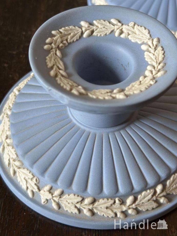 ジャスパーウェアのキャンドルスタンド、ウェッジウッドのペールブルー