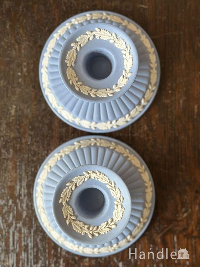 ジャスパーウェアのキャンドルスタンド、ウェッジウッドのペールブルー