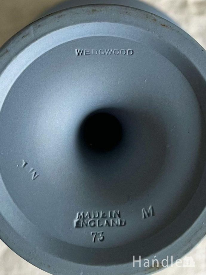 フラワーベースのバックスタンプ