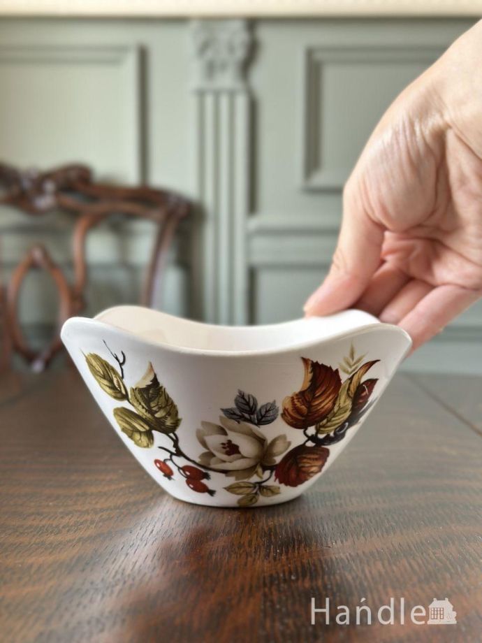 陶磁器のシュガーボウル