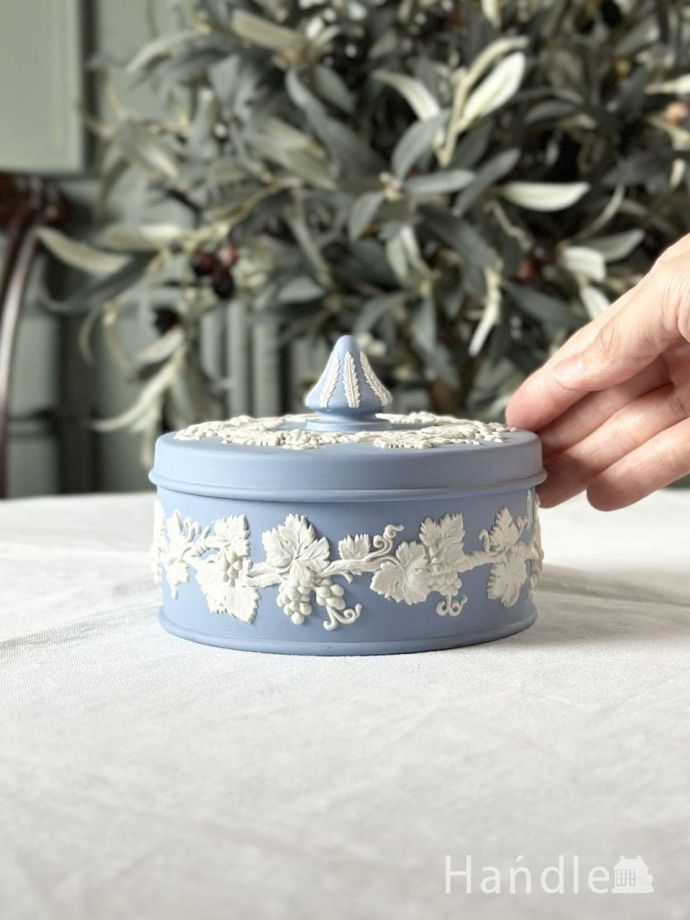 ジャスパーウェアの装飾