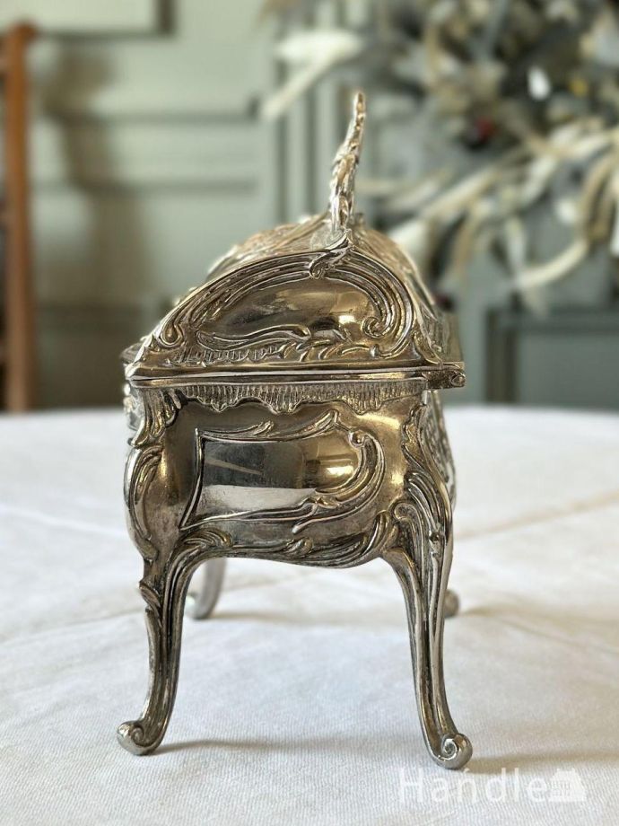 英国アンティークの小物入れ