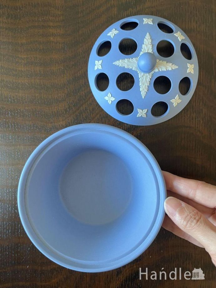 アンティークウェッジウッドのジャスパーウェア、ペールブルー色の