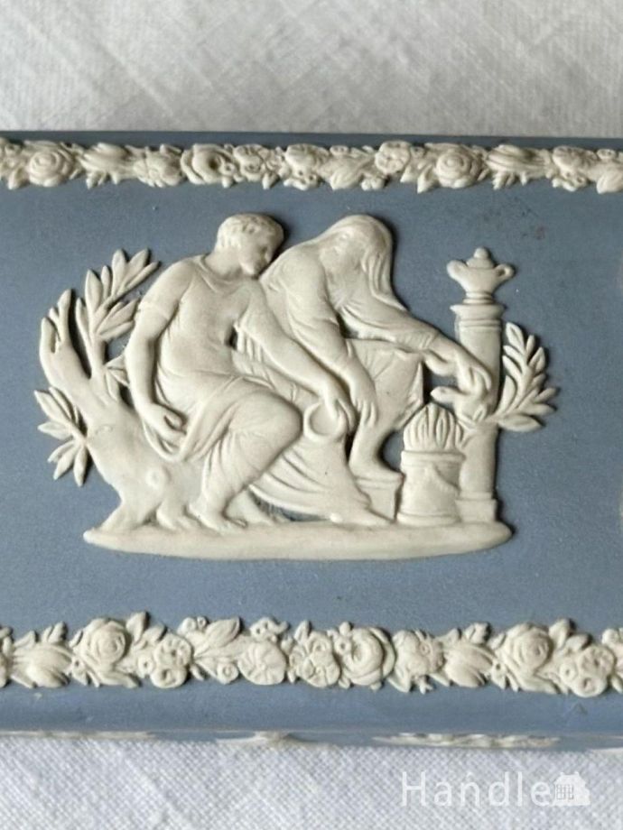 アンティークの小物入れ