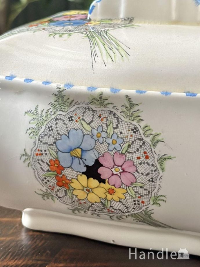 英国アンティークの蓋付きの器