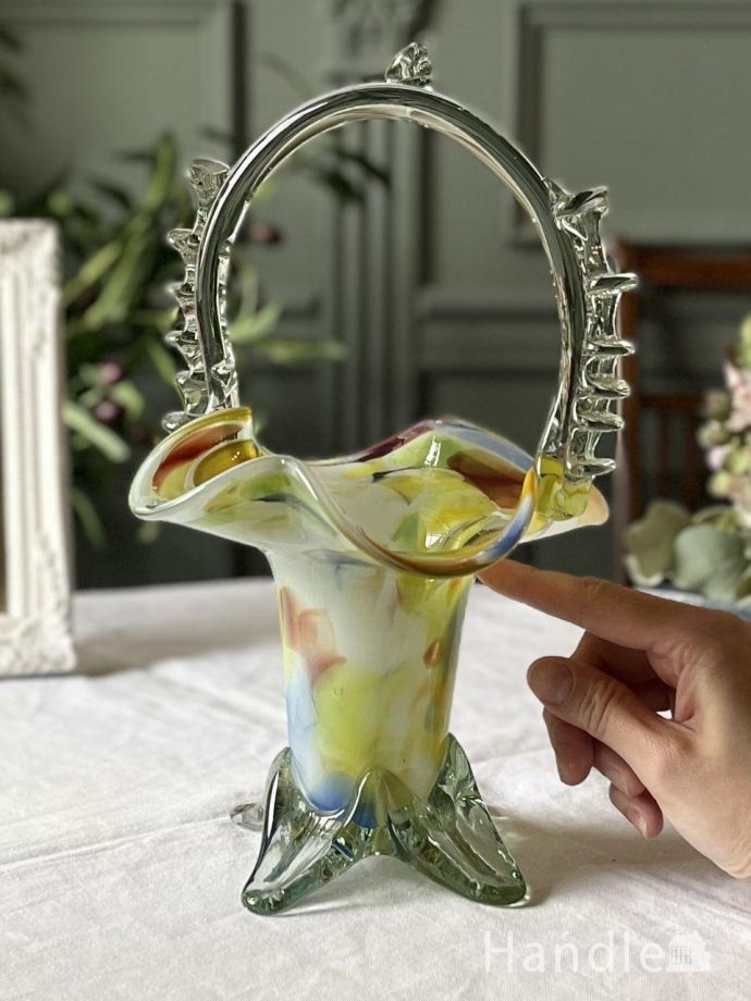 プレスドグラスのバスケット