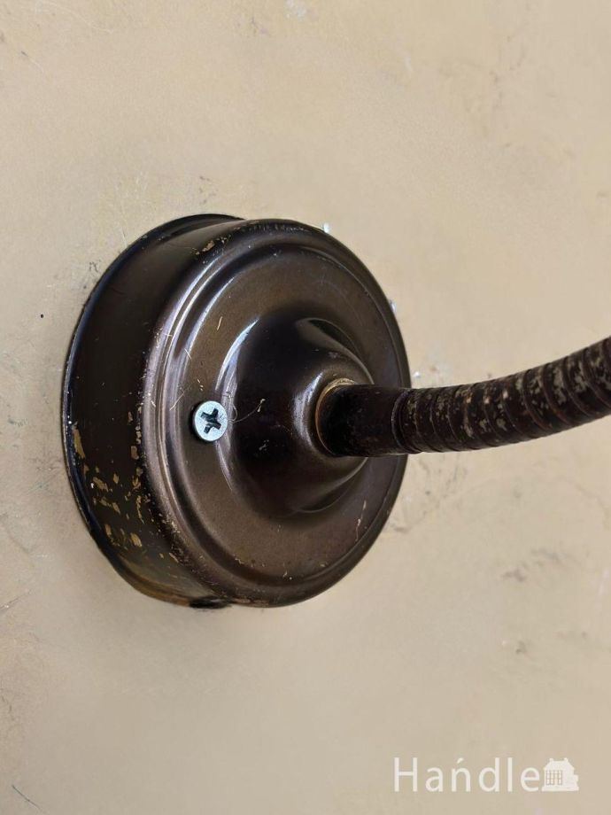 壁付け照明の土台部分