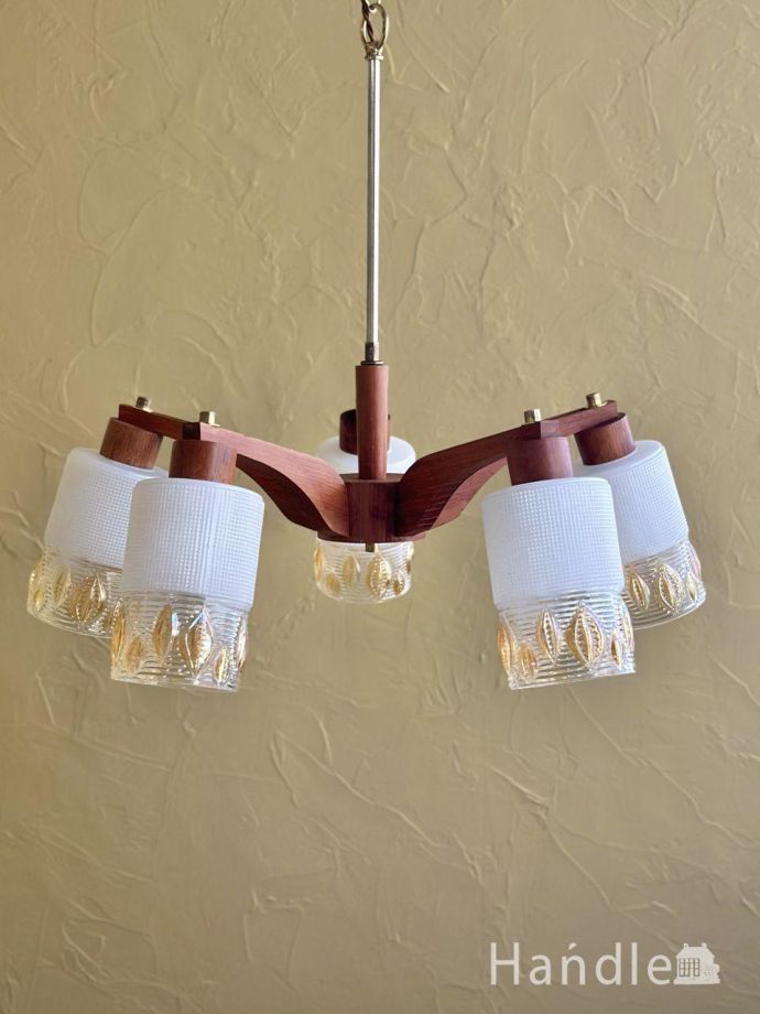 シャンデリアの灯り