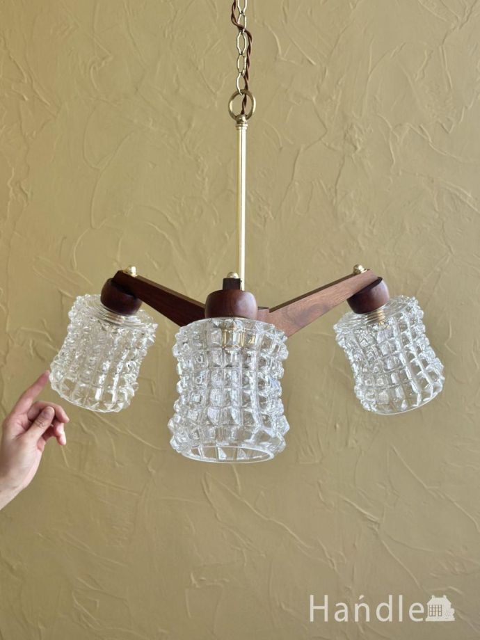 アンティークの木製シャンデリア