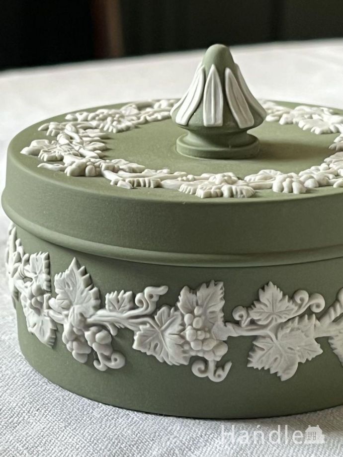 アンティークの小物入れ