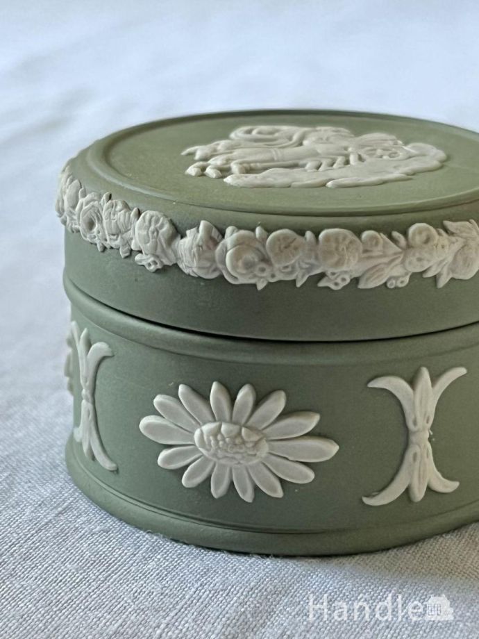 アンティークの小物入れ