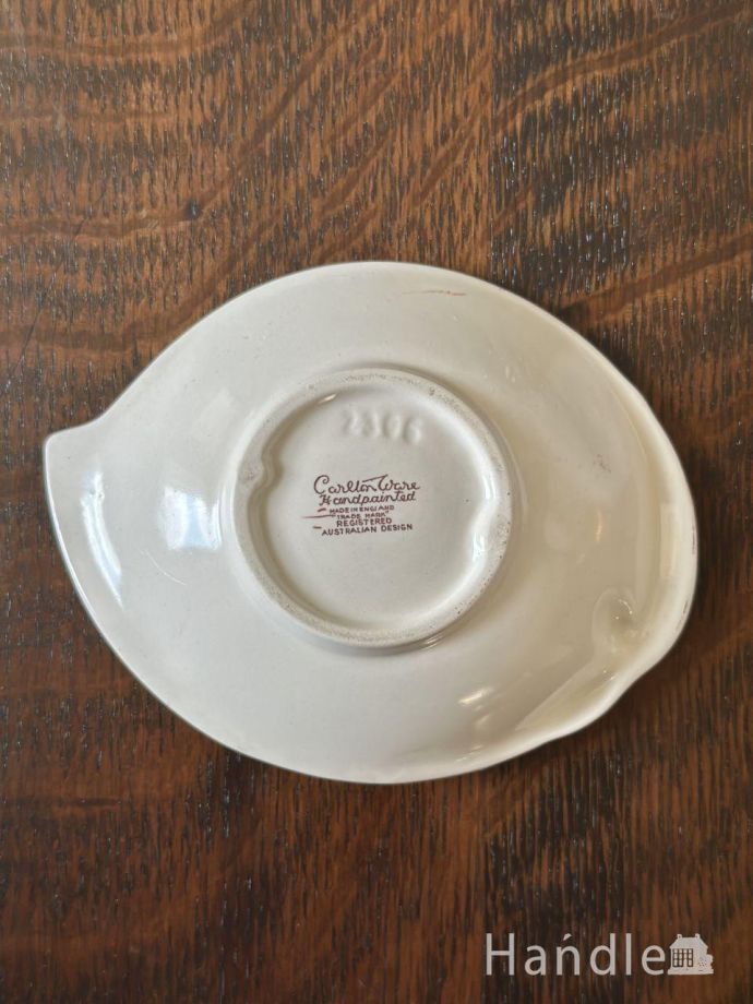 プレートの後ろ