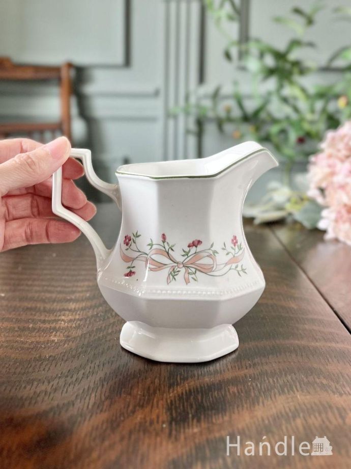 陶磁器のミルクピッチャー