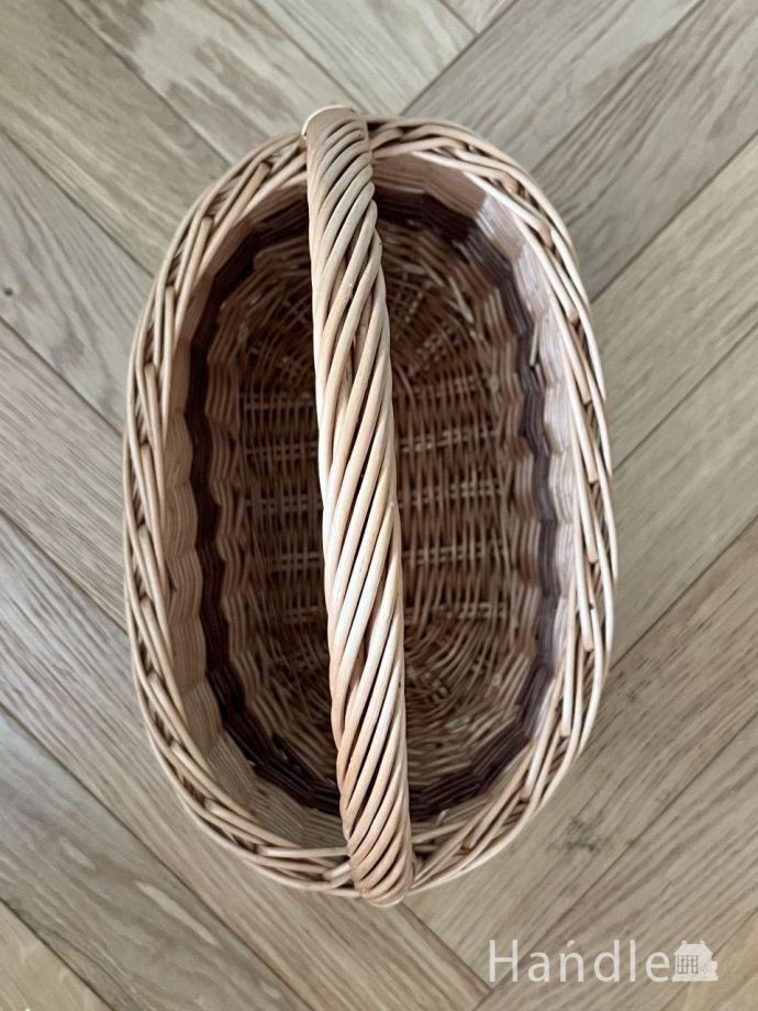 アンティークバスケットの中