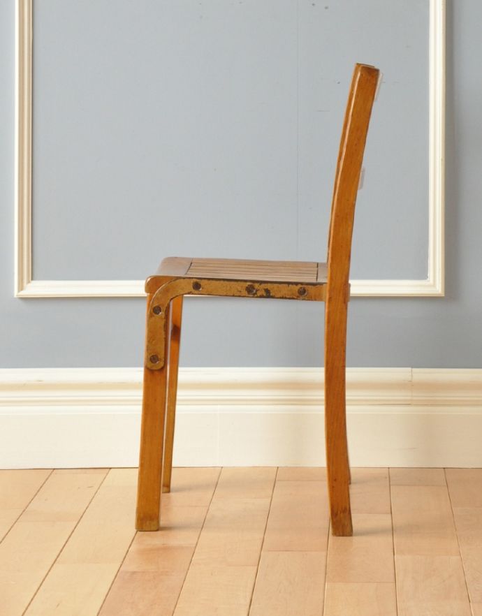 キッチンチェア　アンティーク チェア　1930年代のアンティーク チャイルドチェア。横から見るとこんな感じです。(k-616-c-1)
