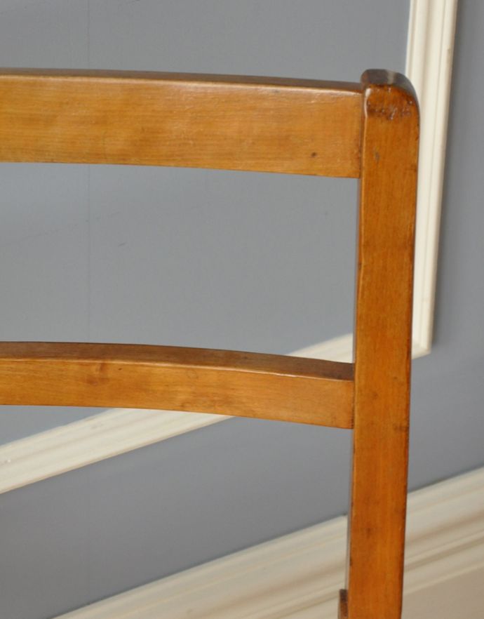 キッチンチェア　アンティーク チェア　1930年代のアンティーク チャイルドチェア。木目や色は1脚1脚微妙に違いますが、どれもキレイに仕上げています。(k-616-c-1)