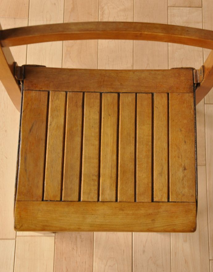 キッチンチェア　アンティーク チェア　1930年代のアンティーク チャイルドチェア。角が丸く作られているので、小さいお子様がいるご家庭でも安心です。(k-616-c-1)