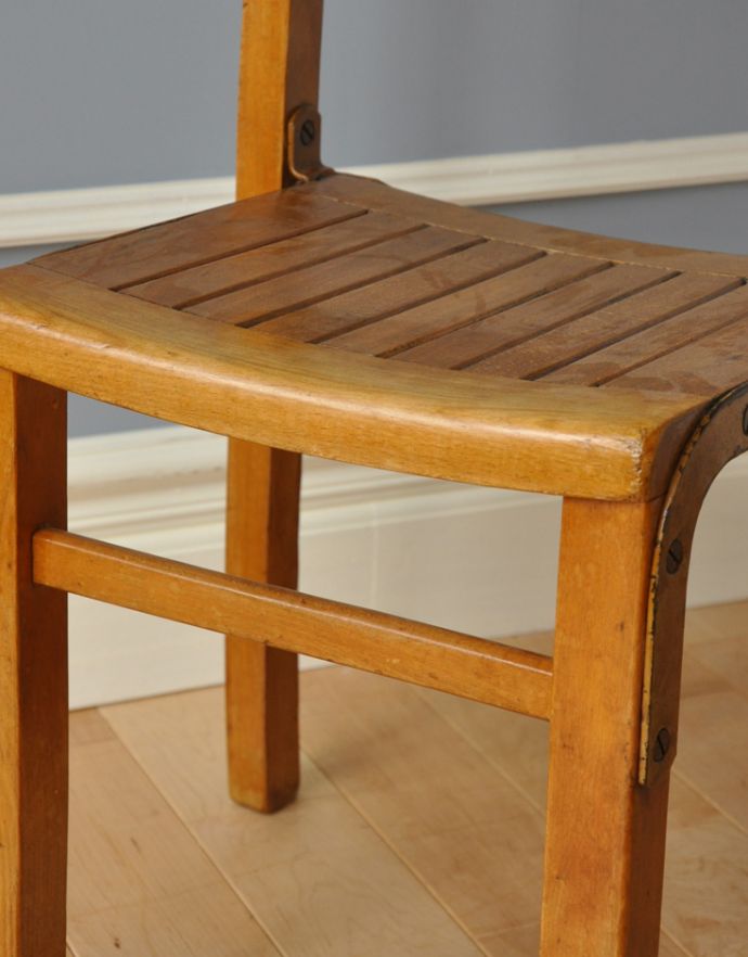 キッチンチェア　アンティーク チェア　1930年代のアンティーク チャイルドチェア。アンティークのため多少のキズがございますが使用上問題はございませんのでご了承ください。(k-616-c-1)