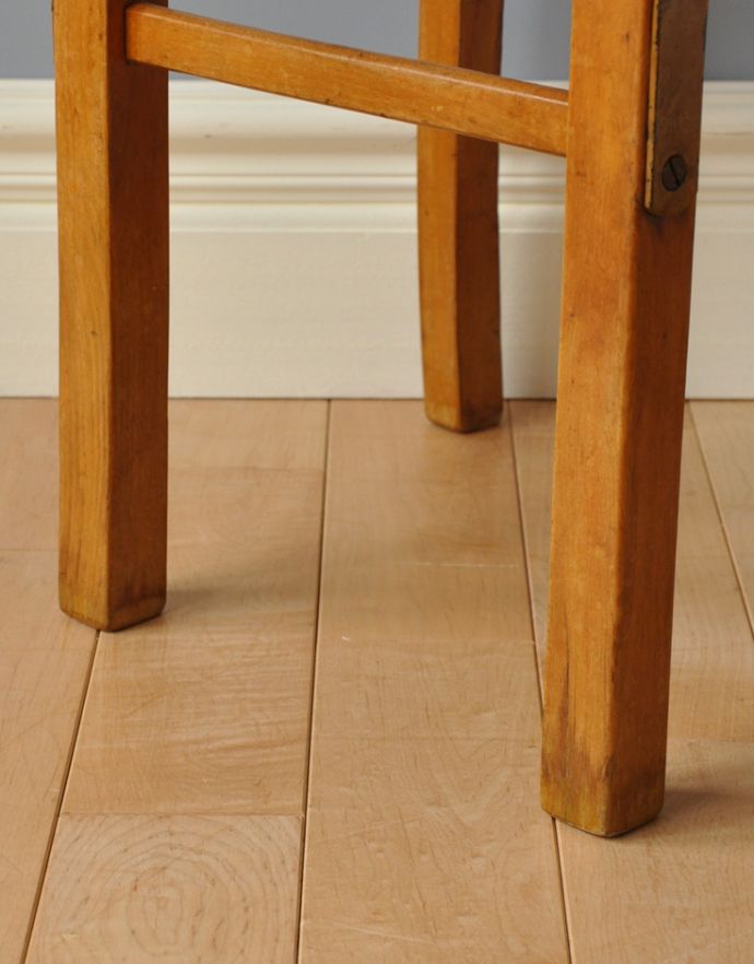 キッチンチェア　アンティーク チェア　1930年代のアンティーク チャイルドチェア。しっかりメンテナンスをしているので、大柄な男性が座っても大丈夫です。(k-616-c-1)