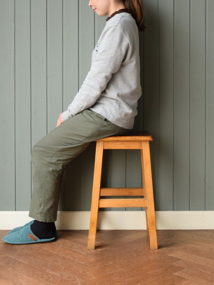 アンティークスツールの側面