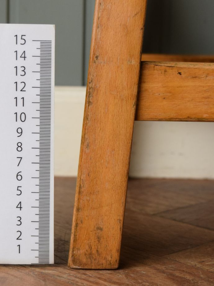 アンティークスツールの脚