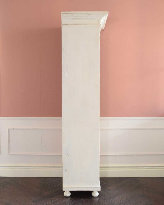 アンティークのキャビネット　アンティーク家具　ホワイトペイントのアンティークフレンチ家具、オープンキャビネット。横から見ても素敵なんですもちろん、横から見てもキレイに仕上がっているので、いろんな場所に置いて使って下さい。(k-655-f-1)