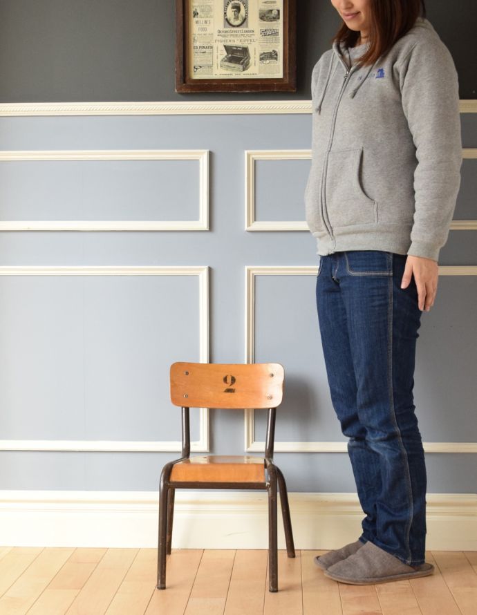 キッチンチェア アンティーク チェア イギリスのアンティーク家具の子供用スタッキングチャイルドチェア。見た目の可愛らしさはもちろん、ちゃんと使える小さな椅子子ども用のアンティークチェアは、玄関やリビングに置いておくだけでも可愛いんです。(k-740-c-1)