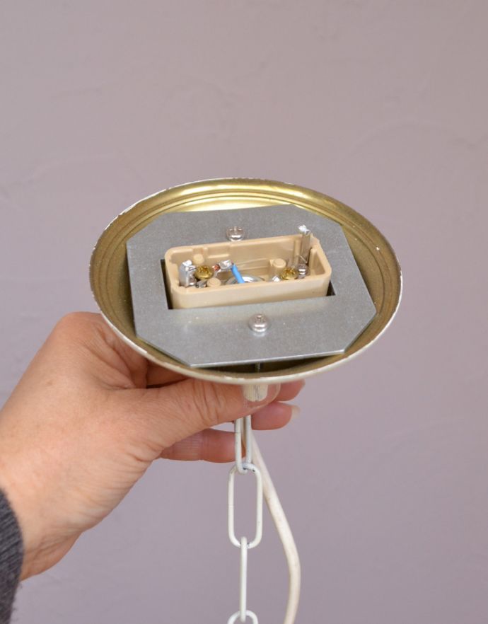 シャンデリア　照明・ライティング　フランスで見つけたアイアン製のアンティークシャンデリア（3灯タイプ）（Ｅ17シャンデリア球付）。引っ掛けタイプです自分でも取り付け出来る引っ掛けシーリング仕様で加工してあります。(k-748-z-1)