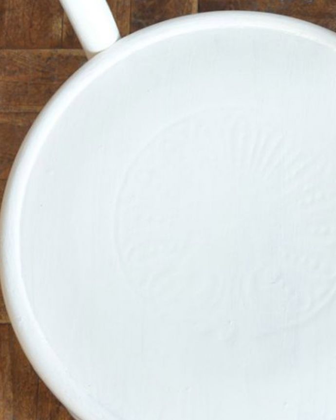 ベントウッドチェア アンティーク チェア ホワイトカラーのペイント椅子、フレンチスタイルにも合うアンティークベントウッドチェア。近くで見てみるとそれぞれ模様が違うベントウッドチェアの座面。(k-778-c-1)