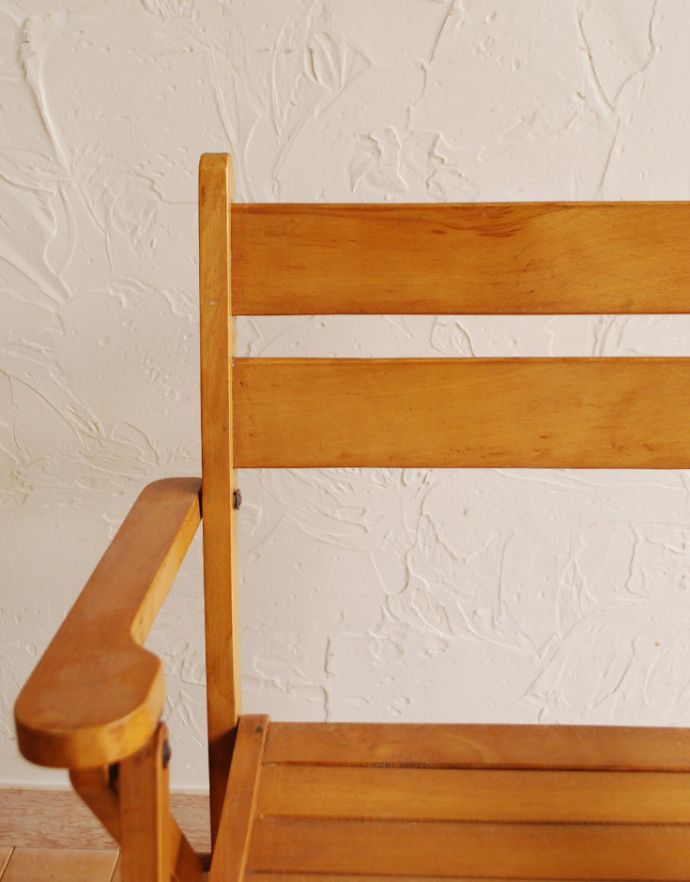 1Pソファ(ラウンジチェア) アンティーク チェア 温かな雰囲気のアンティークチェア、木製のチャイルドロッキングチェア。なんだか懐かしい素朴なデザイン。(k-808-c-1)