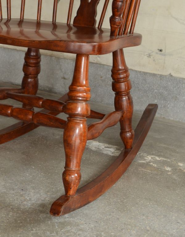 ゆらゆら揺れるアンティークの椅子、木製のロッキングチェア(k-829-c