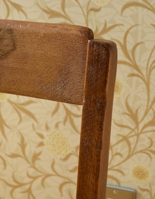 キッチンチェア アンティーク チェア シンプルなアンティークチェア、学校で使われていたスクールチェア。使い込まれた座面は味わいたっぷりです。(k-849-c)