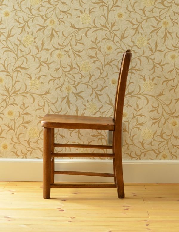 キッチンチェア アンティーク チェア シンプルなアンティークチェア、学校で使われていたスクールチェア。お部屋の片隅に置いて、クッションやバスケットなどを飾ってみてはいかがでしょう?。(k-849-c)